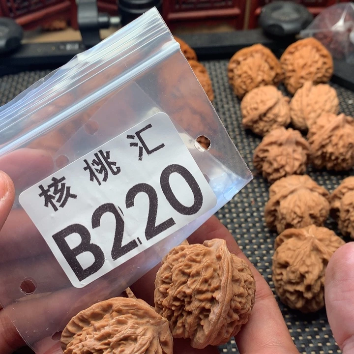 文玩核桃吊坠荔枝纹