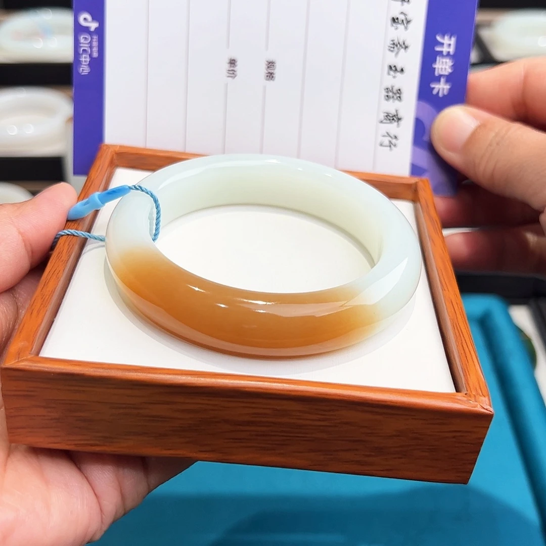 忆***雪和田玉未镶嵌手镯