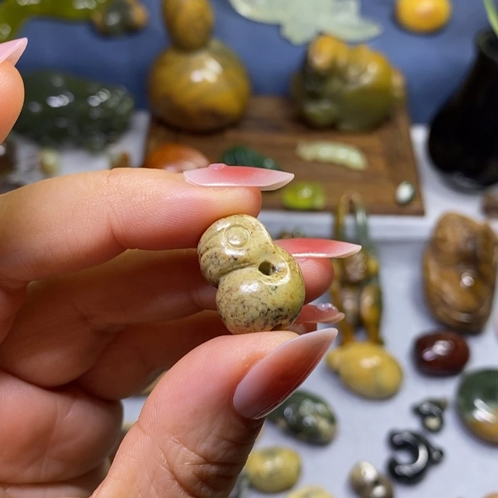 岫岩河磨玉（透闪石质玉）未镶嵌挂件通孔龙宝