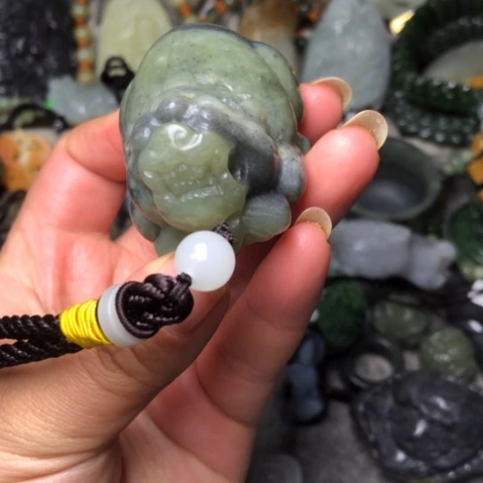 和田玉未镶嵌把件