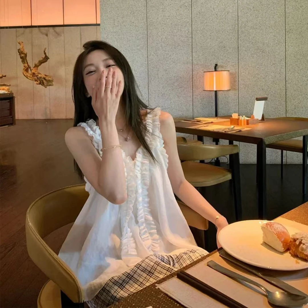 法式甜美木耳边无袖吊带背心女夏新款设计感V领显瘦气质衬衫上衣