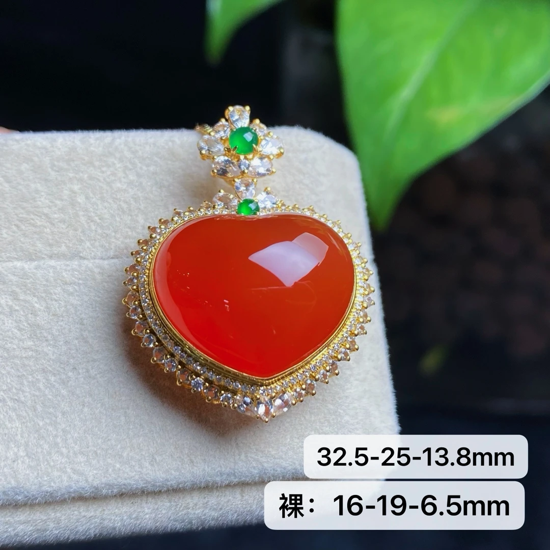 心形天然保山南红玛瑙红吊坠18K金奢华满镶钻翡翠点缀高冰透水润