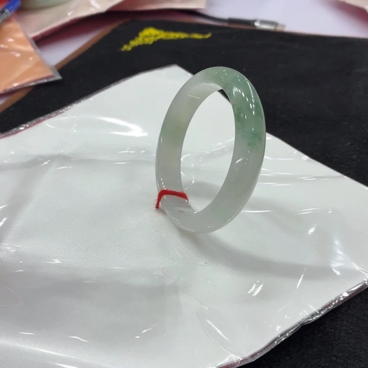 翡翠手镯未镶嵌意向金
