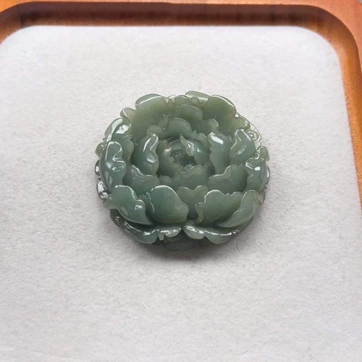 翡翠未镶嵌颈饰立体牡丹花