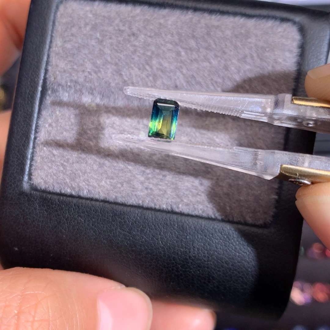 蓝宝石裸石0.725克拉