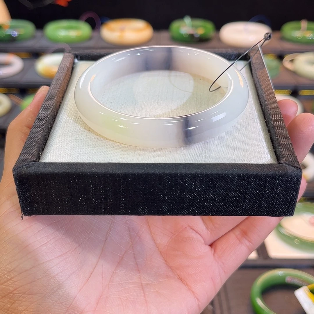 和田玉未镶嵌手镯冰胶细料 三色