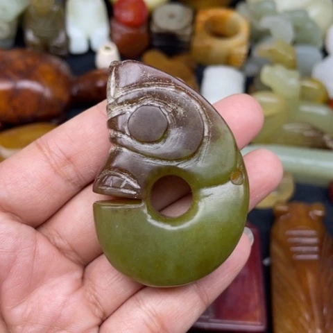 蛇纹石玉未镶嵌颈饰33