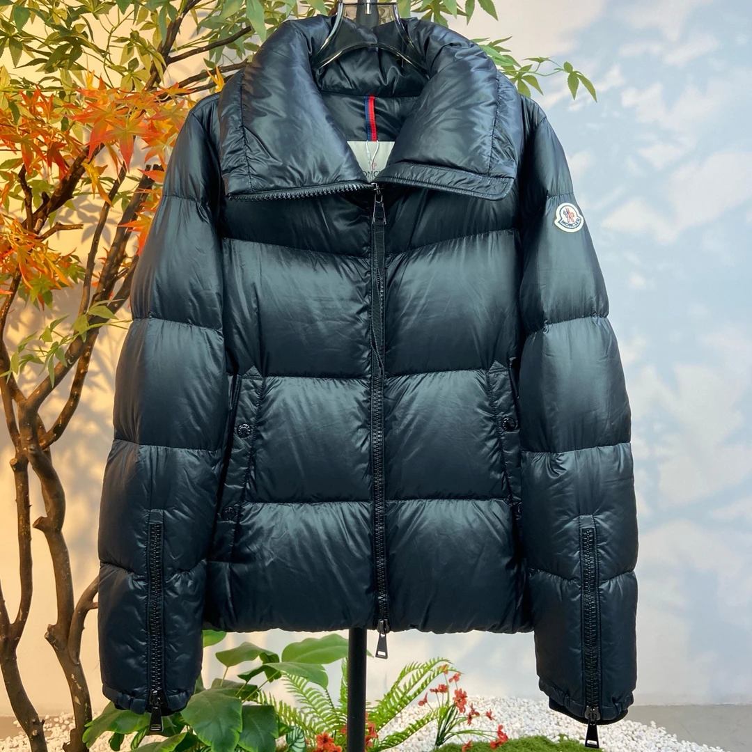 99新 MONCLER 2509133/3码/Bandama系列纯色大翻领羽绒服