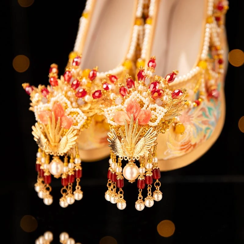 香槟金中式定制重工婚鞋古风坡跟增高汉服婚鞋新娘出阁秀禾鞋明制