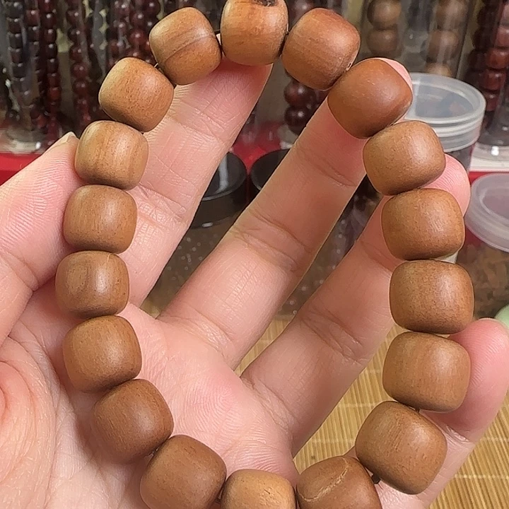 木质檀香.檀香.木…………1112瑕疵