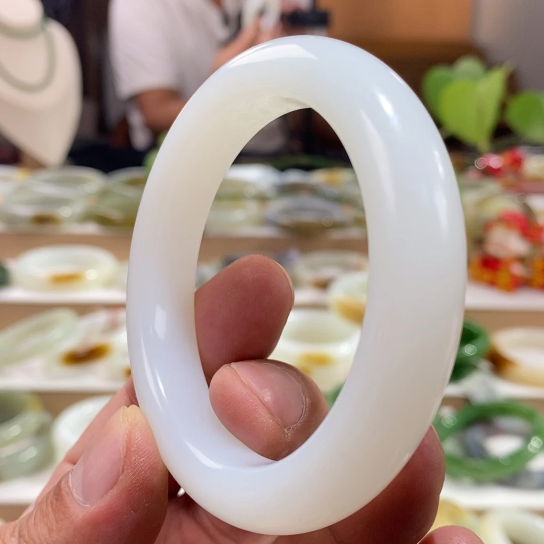 和田玉未镶嵌手镯