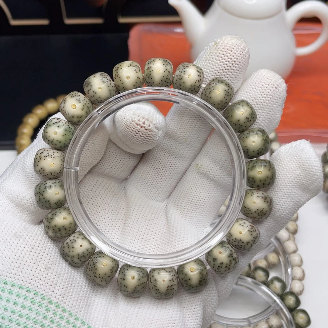 星月菩提吊坠30。11/10绿冰通体留白