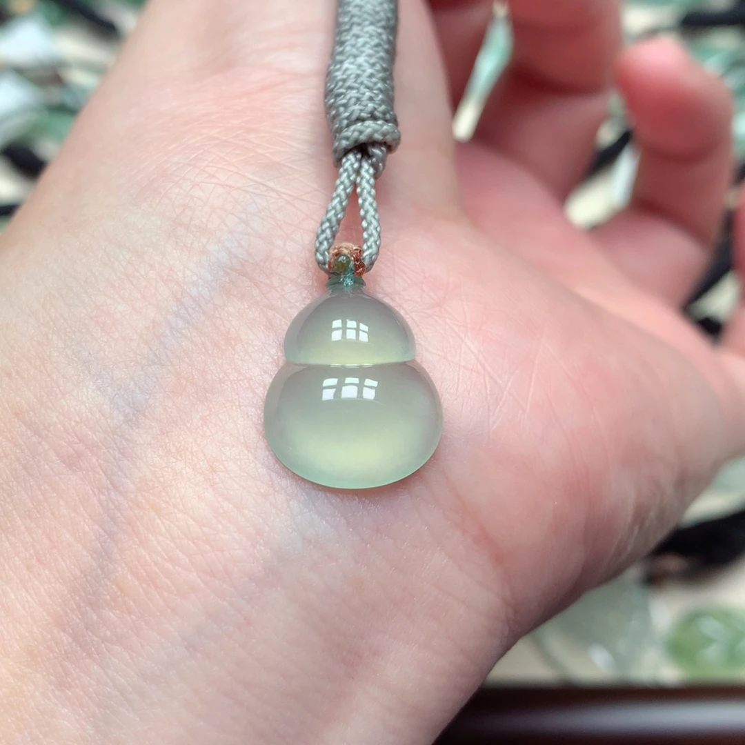 翡翠未镶嵌颈饰葫芦