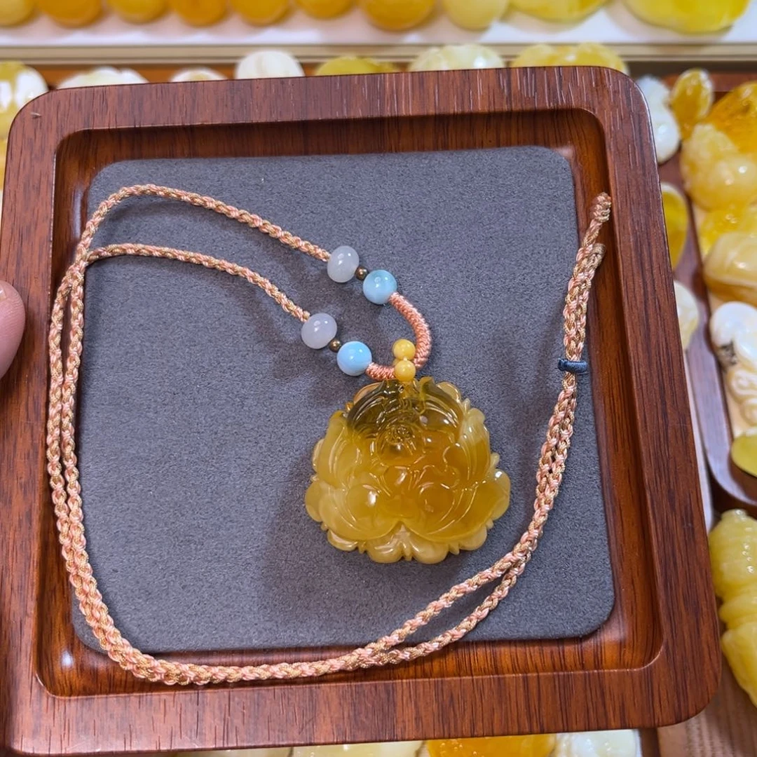 琥珀颈饰未镶嵌蜜蜡牡丹花