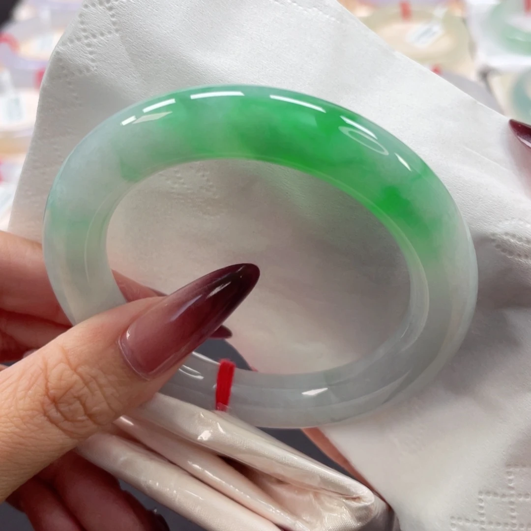 未镶嵌手镯翡翠55.2糯化白底青圆条巨显白20号