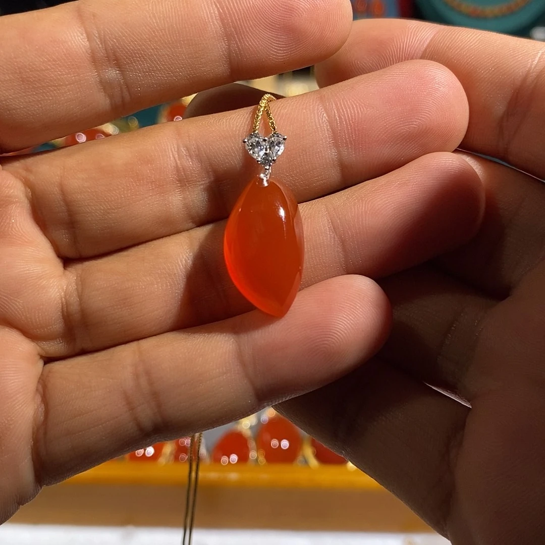 颈饰18K金镶嵌南红玛瑙