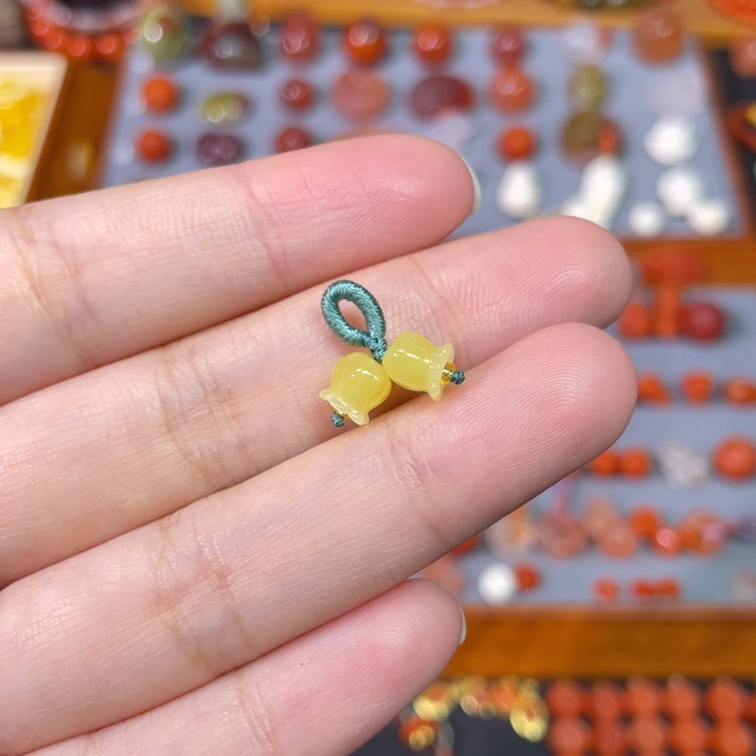 王***猫蜜蜡未镶嵌裸石铃兰花
