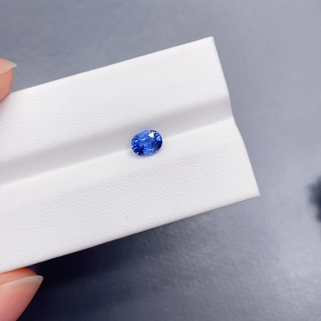 蓝宝石裸石0.88克拉
