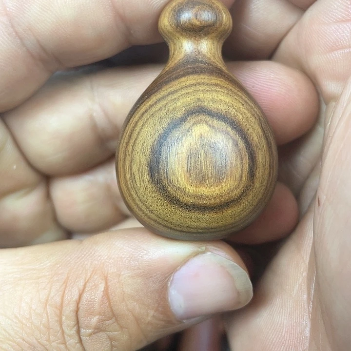 木矮*吳非洲檀香手把件钱袋