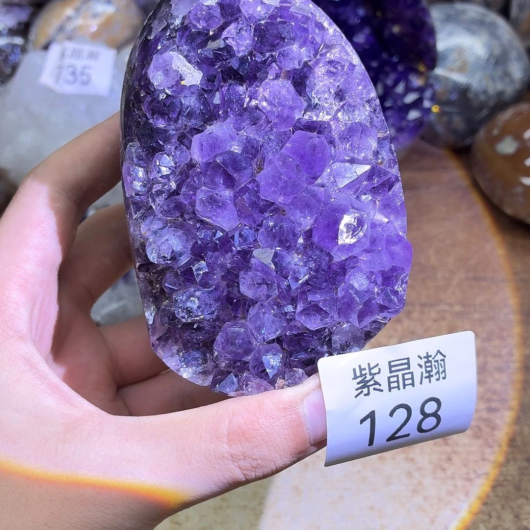 未镶嵌水晶大型摆件（非配饰）