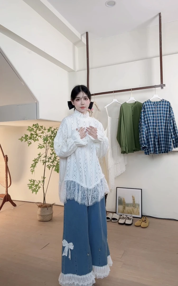 甜甜的蕾丝 早春新款蕾丝打底衫