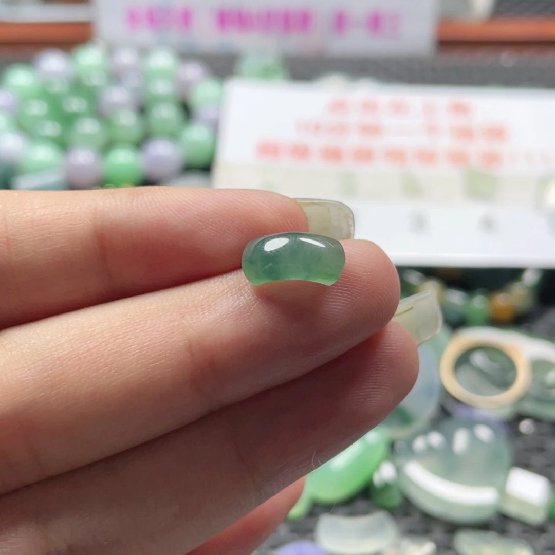 翡翠挂件未镶嵌   翡翠