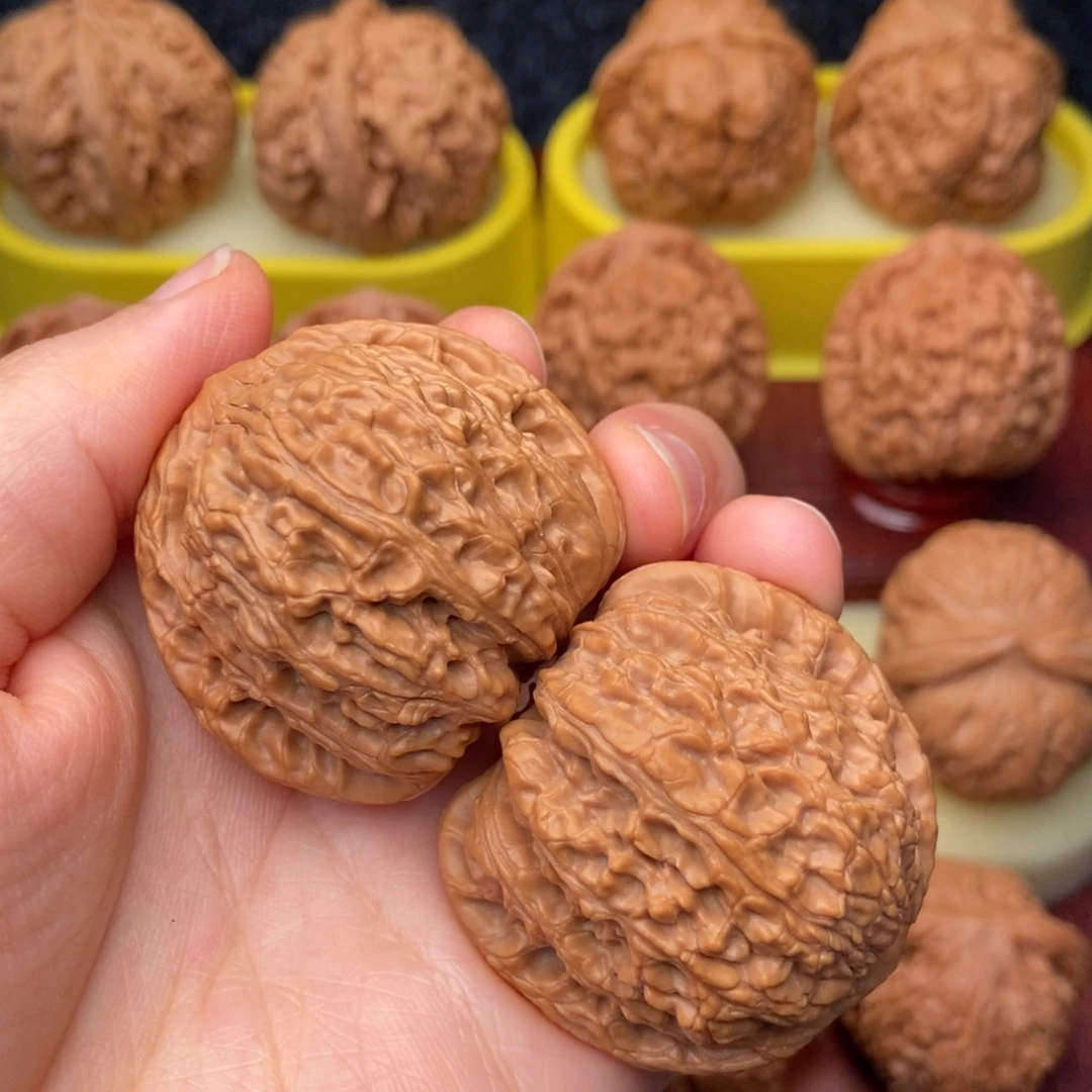 文玩核桃吊坠41精品老树红皮绣球