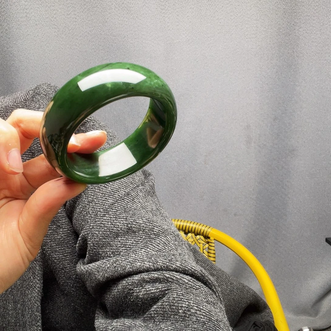 躲****和田玉未镶嵌手镯