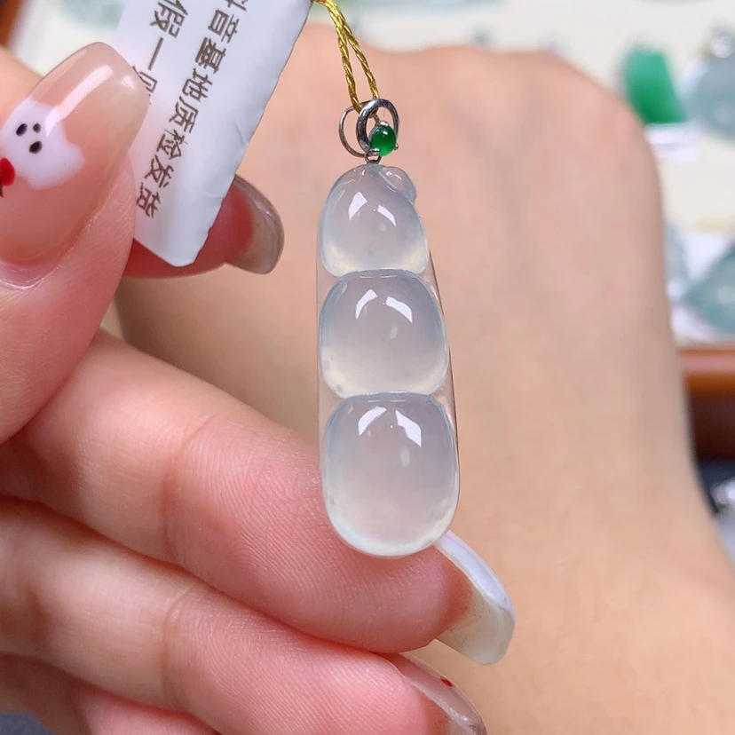 【闪购商品】翡翠18K金镶嵌颈饰豆子