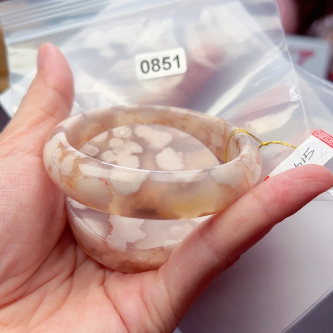 玛瑙/玉髓手镯未镶嵌一**子