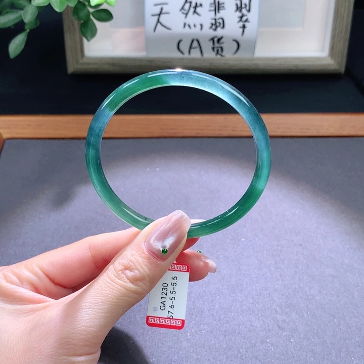 翡翠手镯未镶嵌天然翡翠手镯