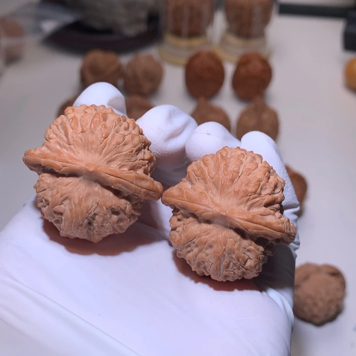 文玩核桃把件血麒麟