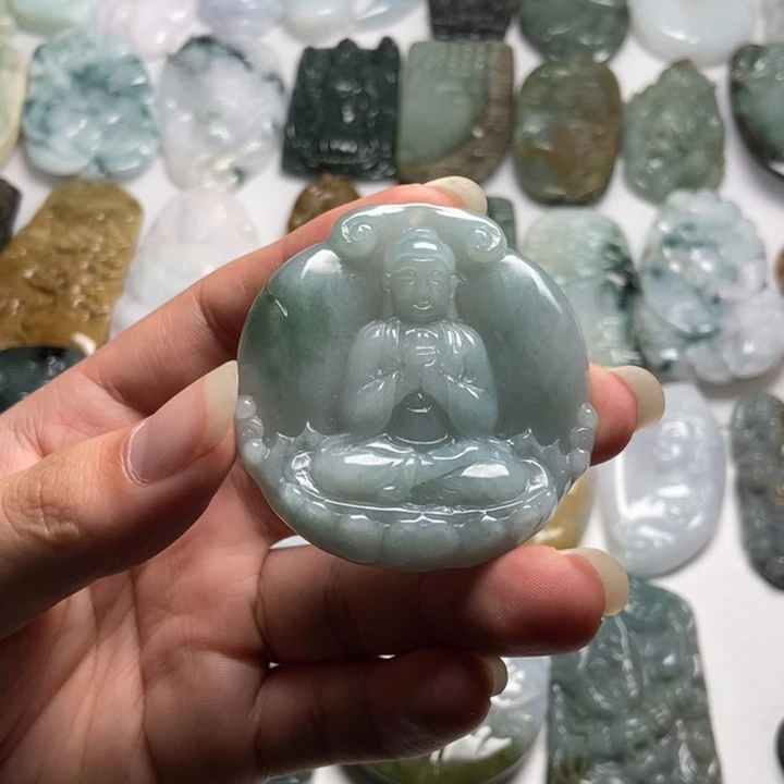 翡翠未镶嵌颈饰大日如来49