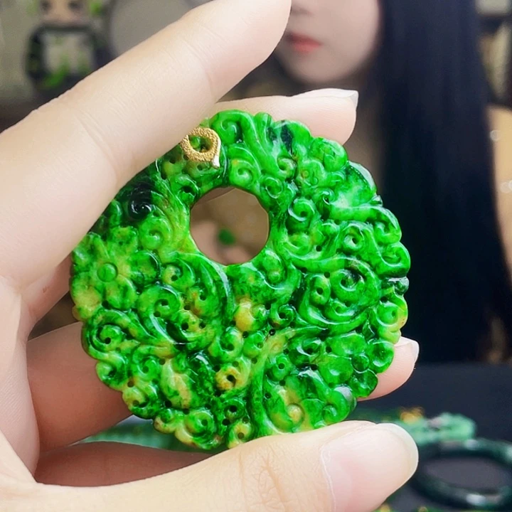 翡翠未镶嵌颈饰多样性