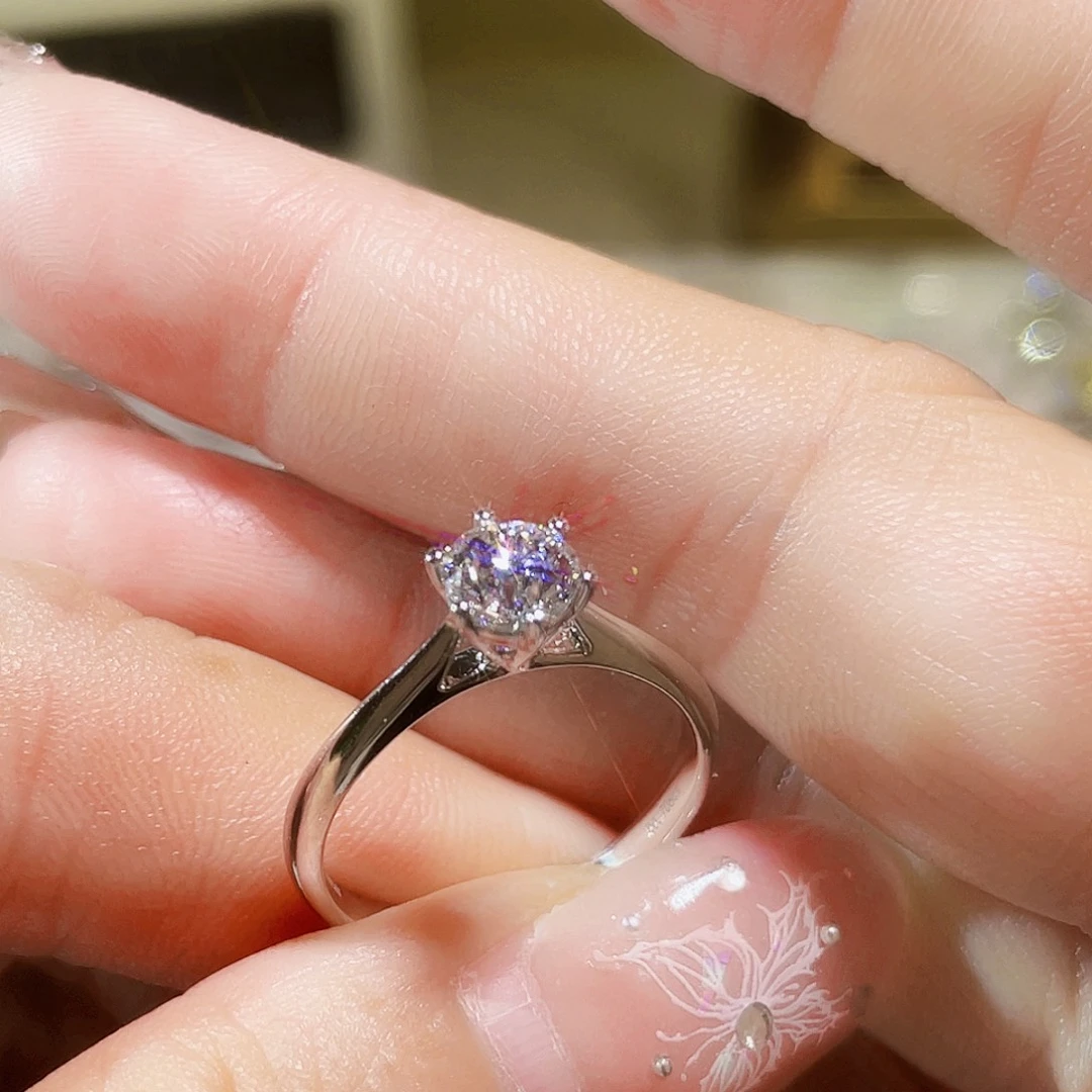 18K金镶嵌实验室培育钻石0.7克拉D-E/VS，15