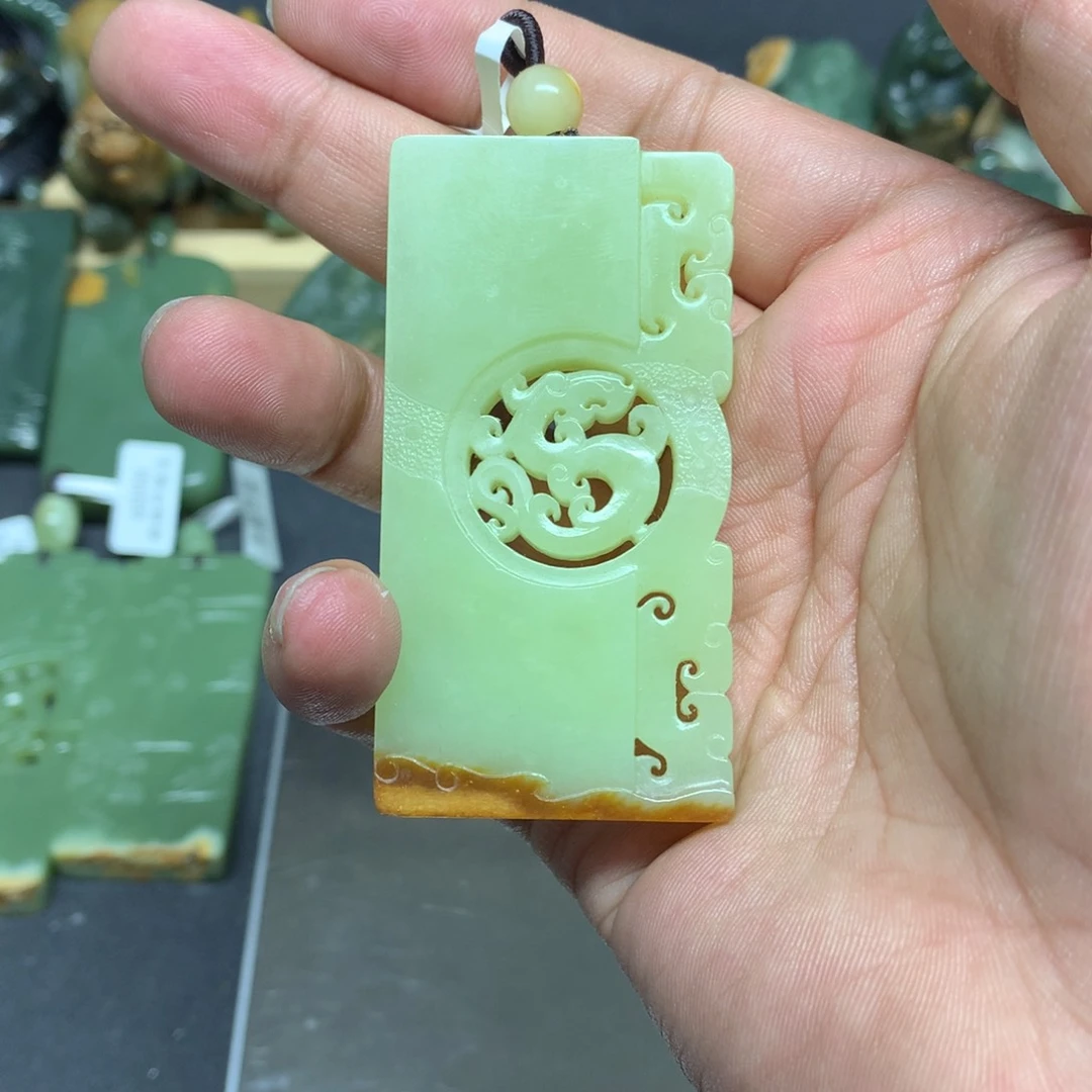 岫岩河磨玉（透闪石质玉）颈饰未镶嵌用****8
