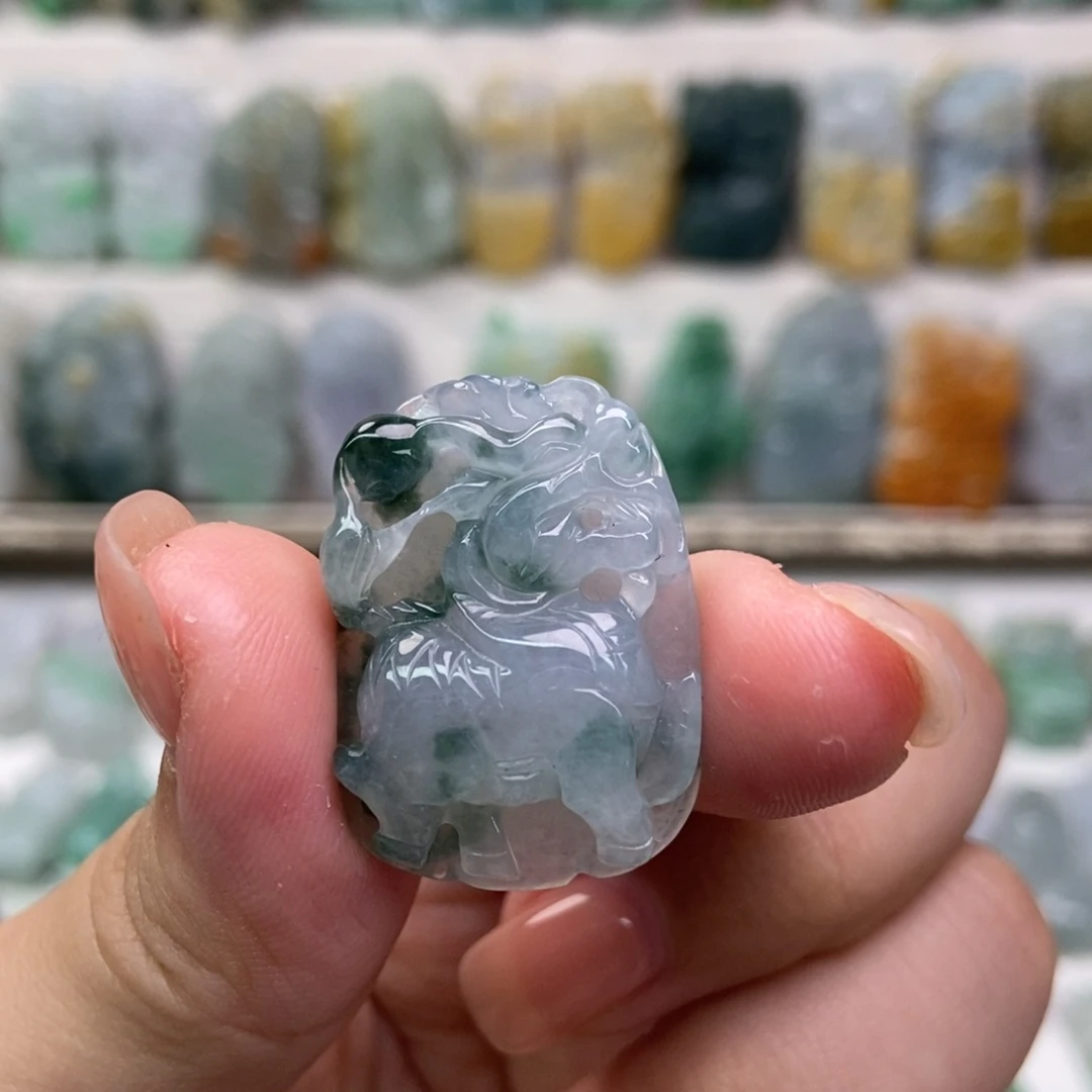 翡翠未镶嵌吊坠(赠链)