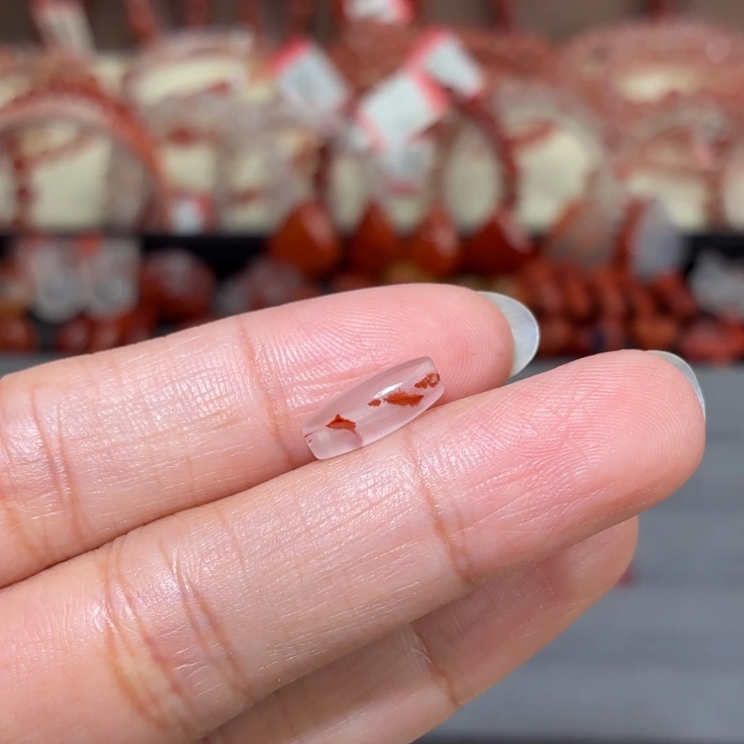 昊***海南红玛瑙未镶嵌吊坠(不含链)桶珠