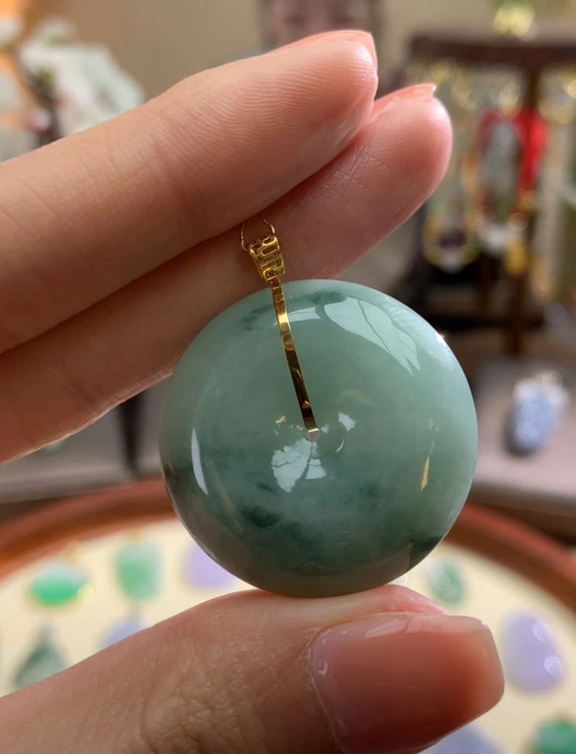 天然A货翡翠吊坠