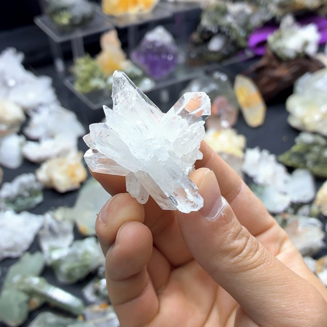 石材超尖锐白水晶簇