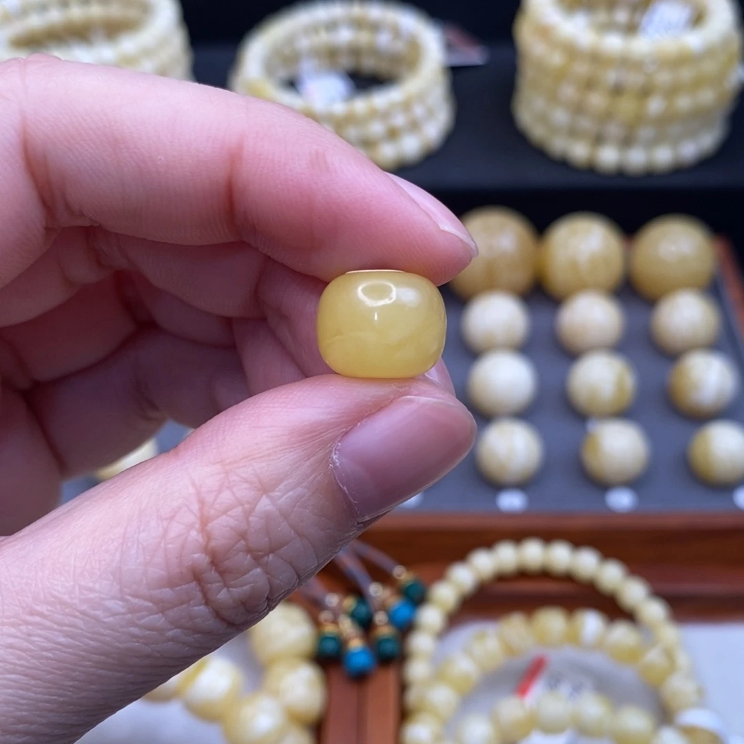 蜜蜡未镶嵌珠宝奇石12.8*10.3