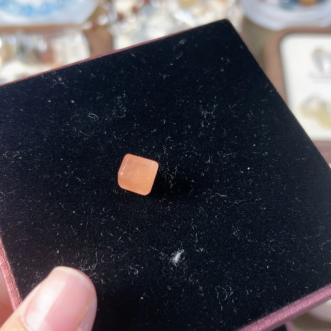 水晶手链未镶嵌?****?红兔毛随行0.8cm左右