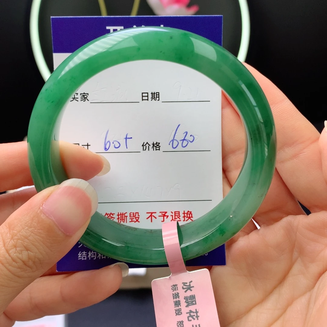 做****石英质玉未镶嵌手镯