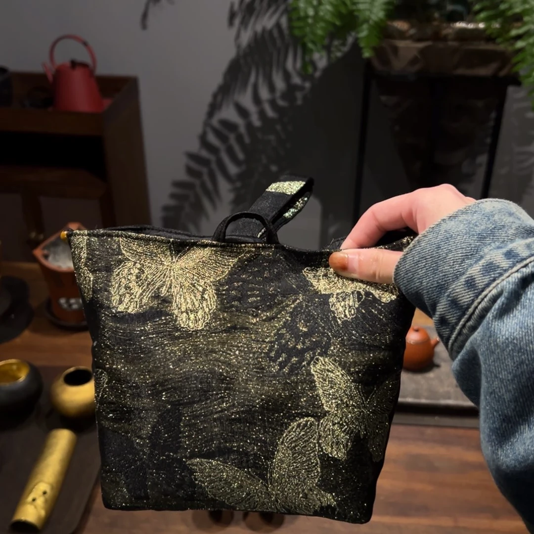 摆件陶瓷。     陶瓷。