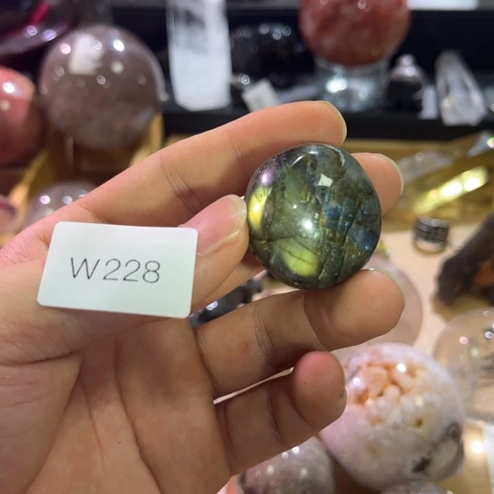 未镶嵌水晶大型摆件（非配饰）