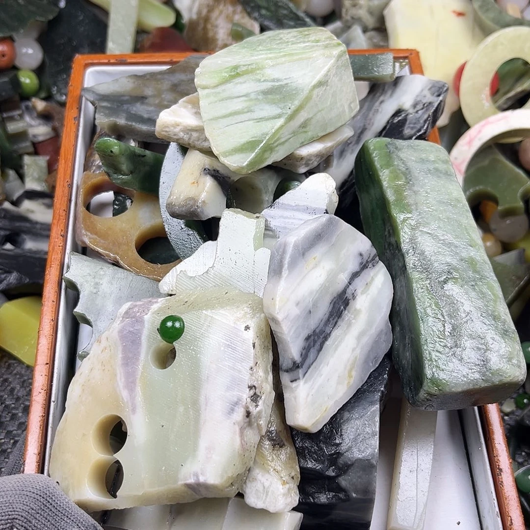 颈饰未镶嵌和田玉和*