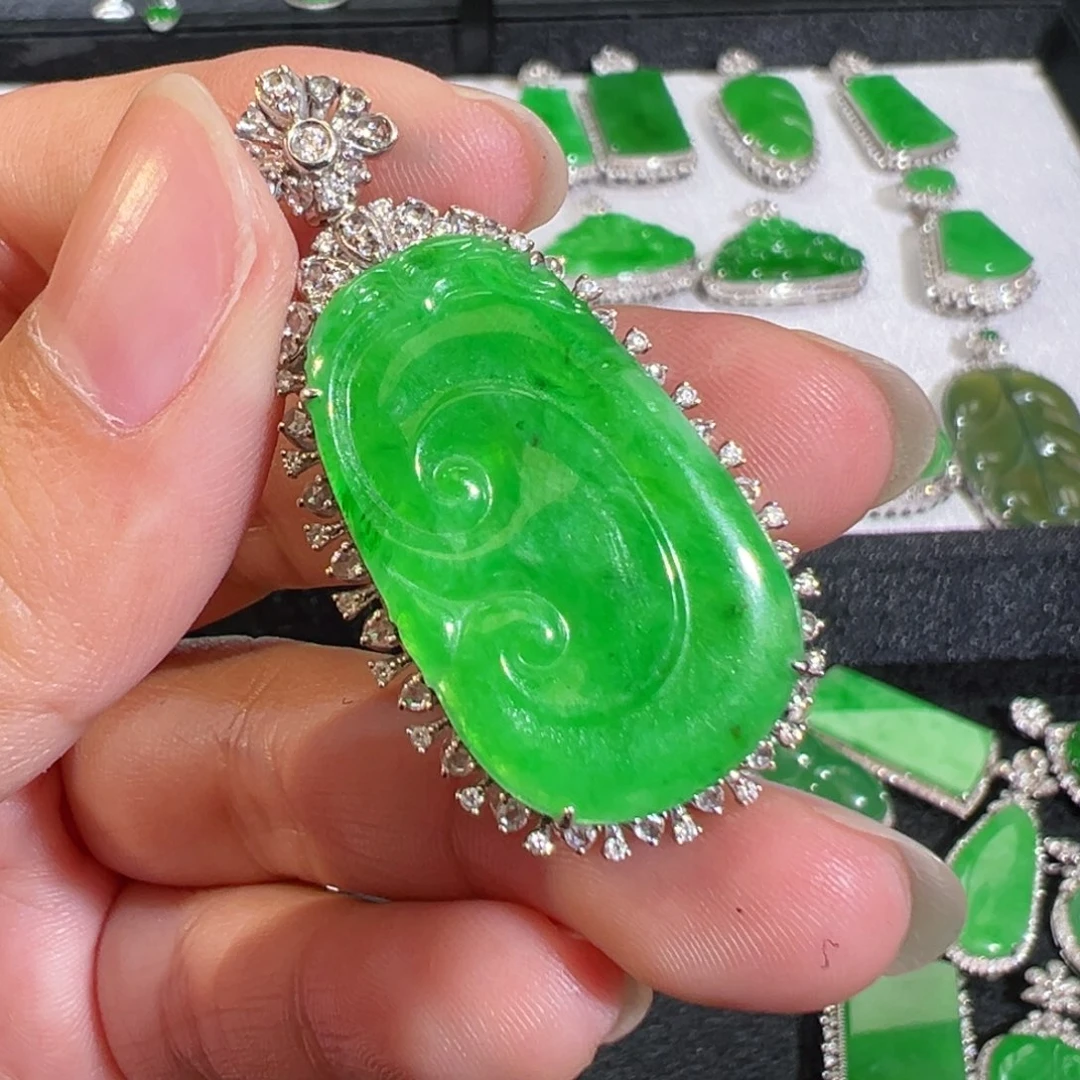 【闪购商品】翡翠吊坠(不含链)18K金镶嵌