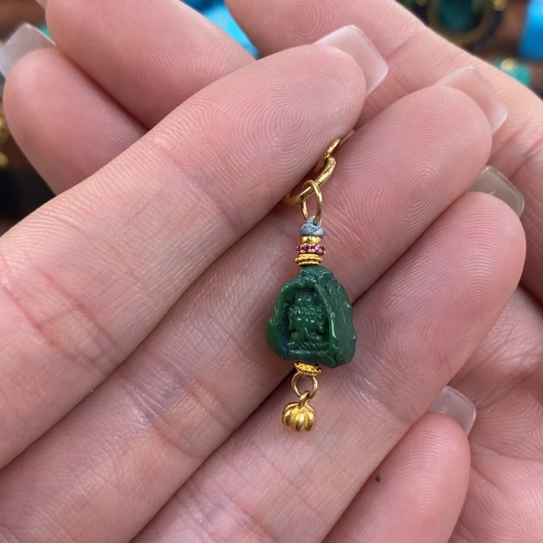 绿松石未镶嵌。提溜