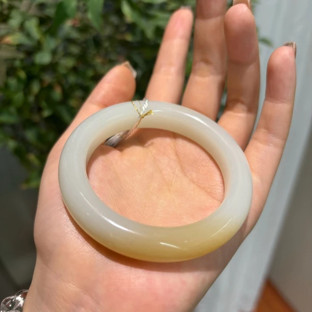 112401WT和田玉俄料糖白手镯圈口52克重54.75g