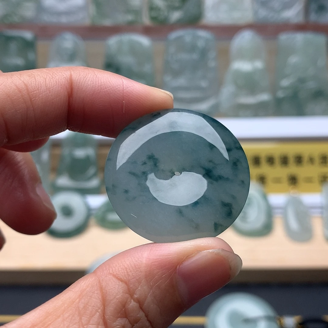 翡翠未镶嵌颈饰平安扣